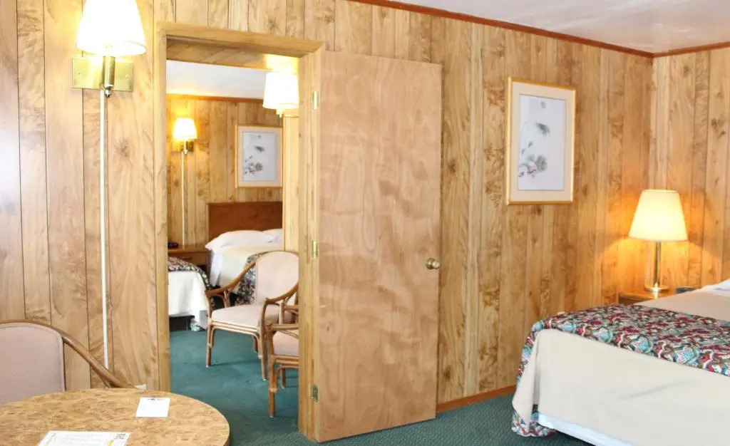 Barberry Court Motel &Cabins