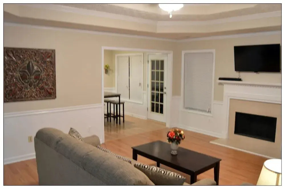 Opis Realty-Spacious Metro Atlanta Home