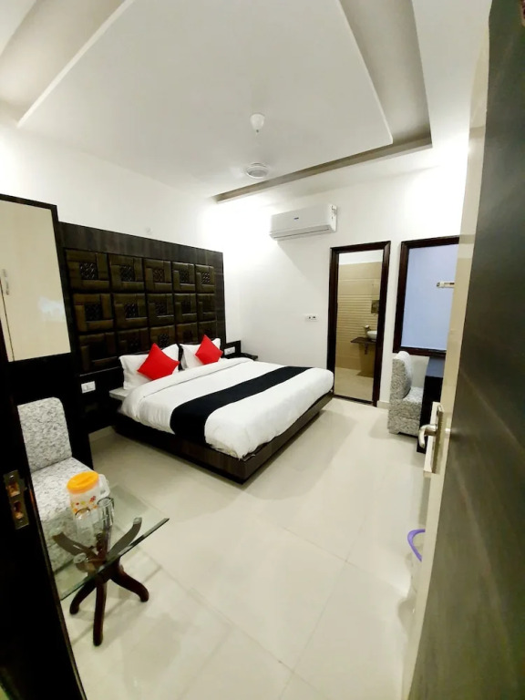 OYO 77326 Hotel Royal View