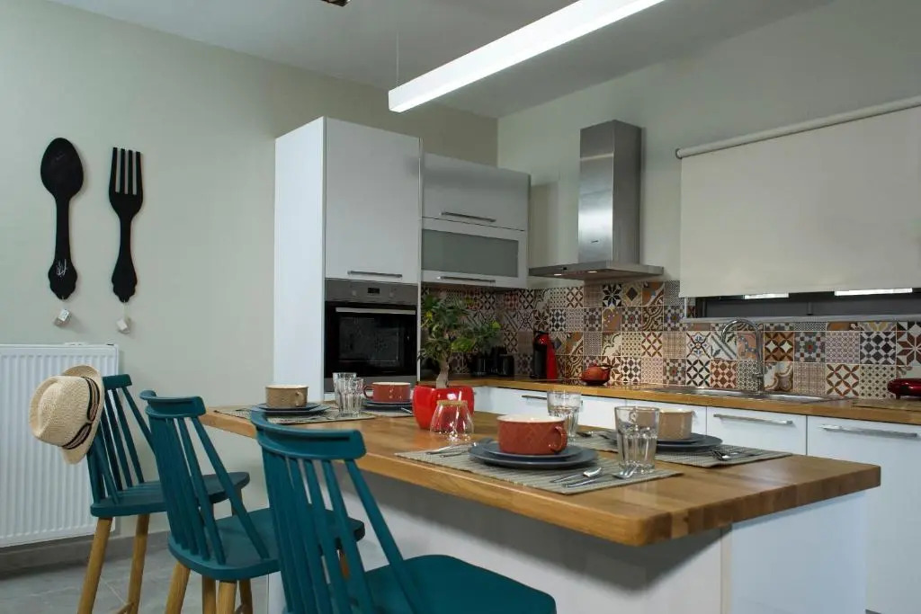 Evangelie Residence a brand new design apartment 5 minutes from the sea with a large garden