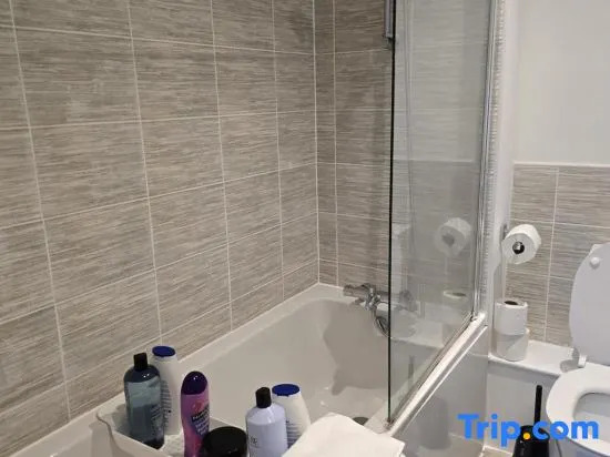 Mega3 Central Manchester Luxury 2-Bedroom,2-Baths with Secured Free Car Park