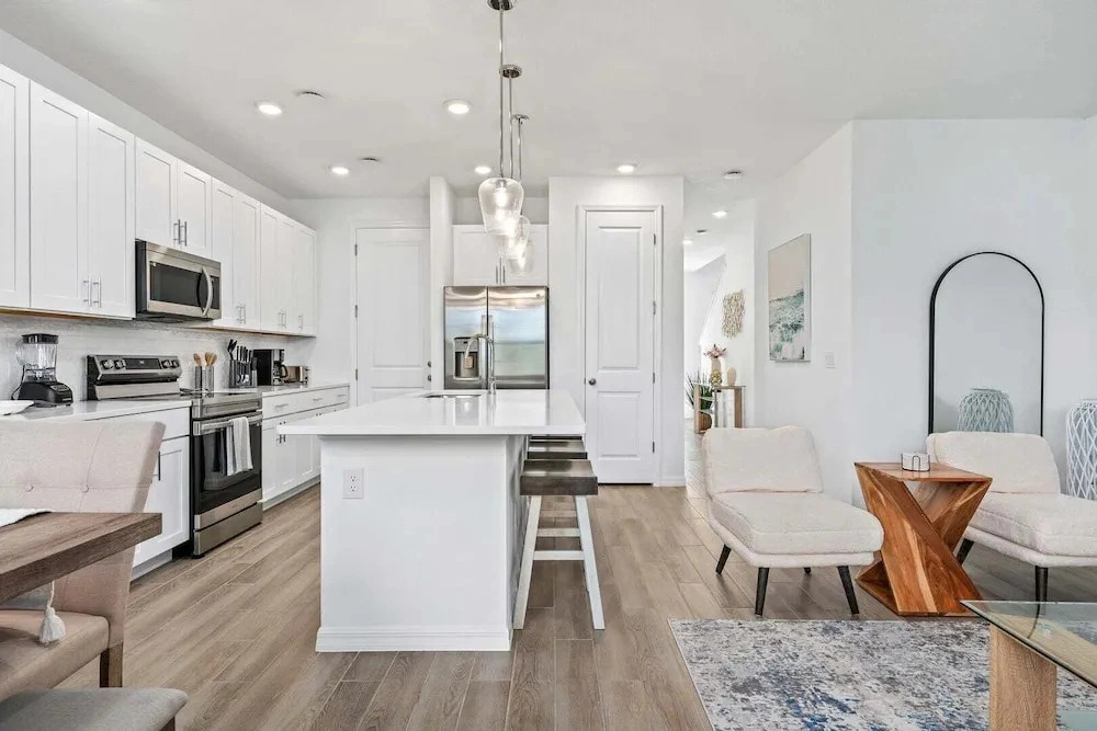 Lovely Townhome Sleeps 8