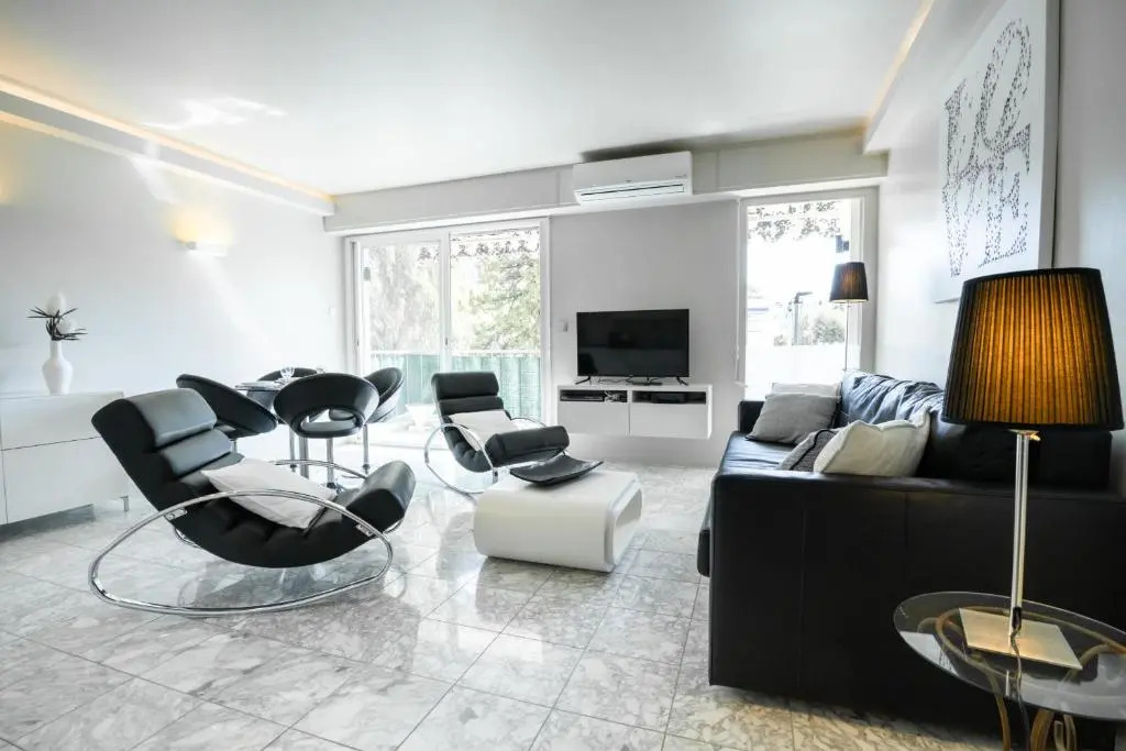 SERRENDY - CANNES 2-bedroom apartment right the famous Croisette!
