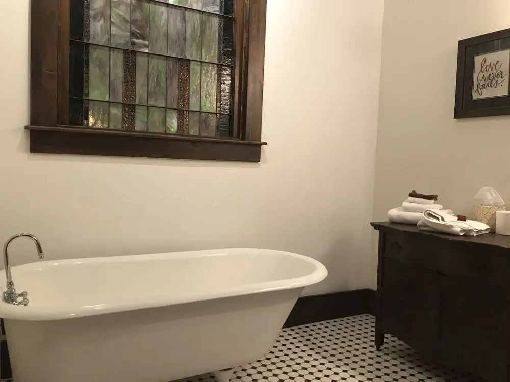 Mcgrady Inn - Bed And Breakfast