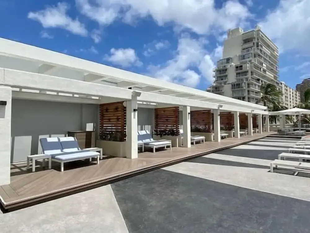 Top Floor Studio With Balcony & Views 3528