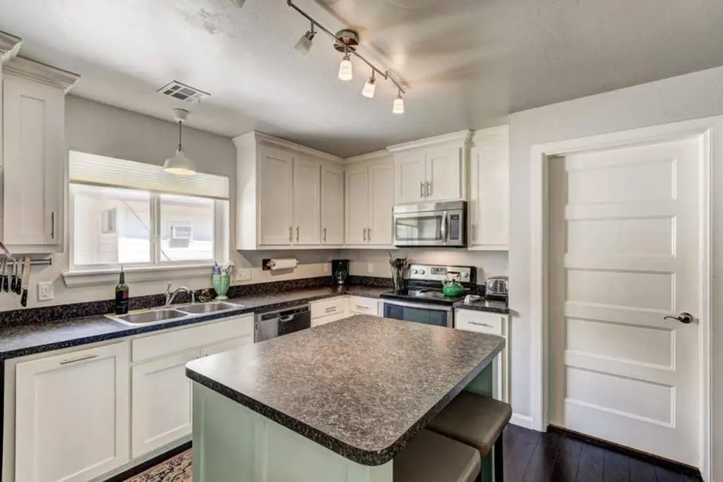 Vals Eclectic Classen Cottage