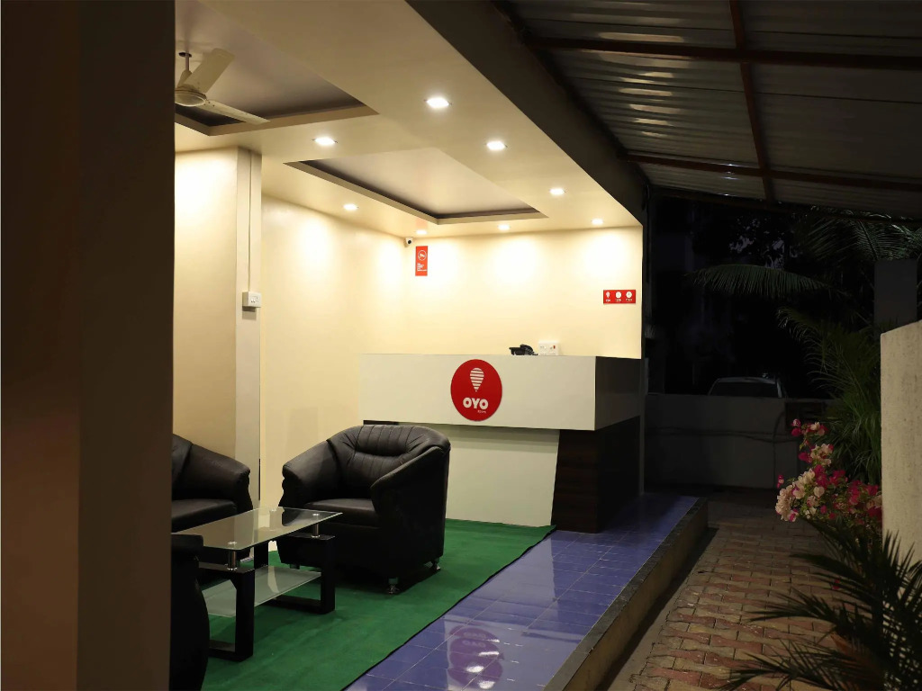 OYO 10680 Hotel Royal Inn