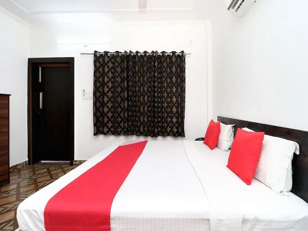 Oyo 35878 Hotel G Glossy