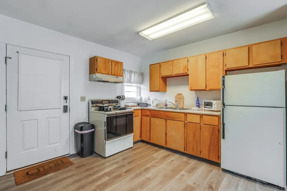 3 Mi to Belmont Stakes! Pet-friendly Home w/ Patio