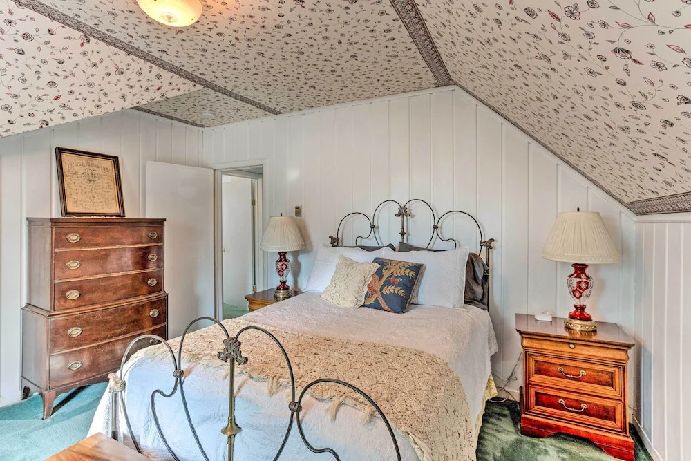 Charming Historic Retreat Near Poverty Bay!