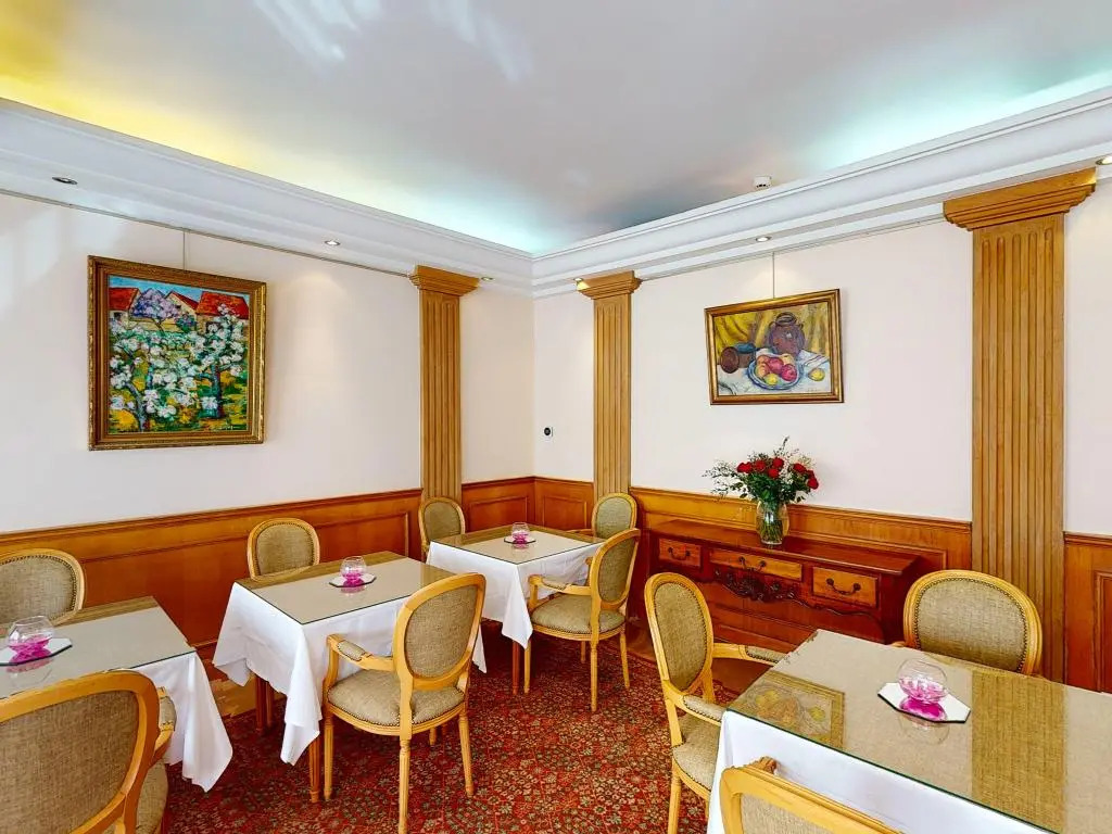 Sun Riviera Hotel
