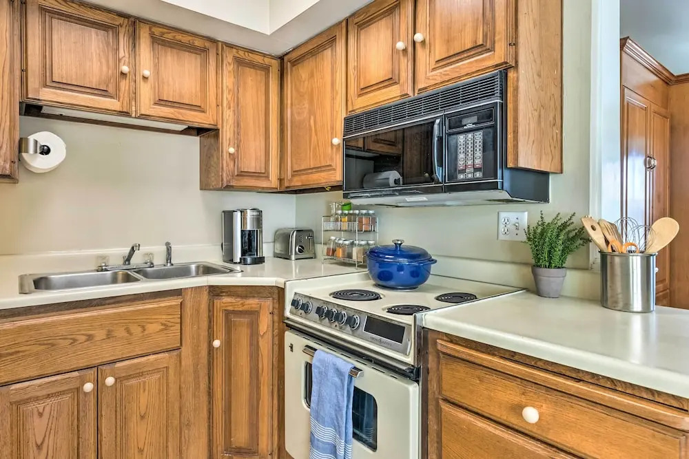 Salt Lake City Condo < 28 Mi to Ski Resort!