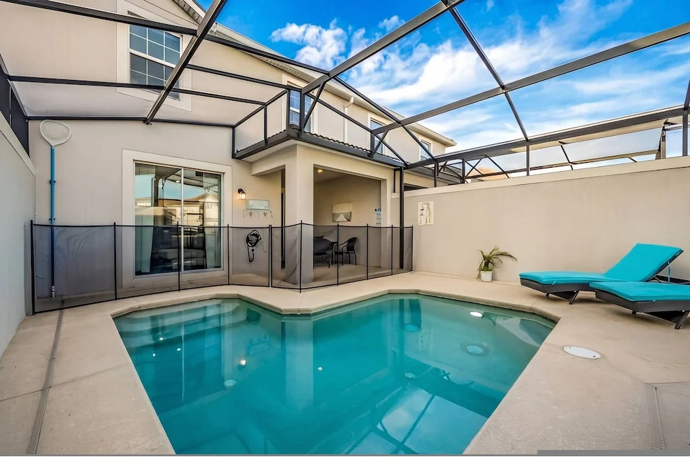 Luxury 4BR Villa w Pool Near Disney Parks