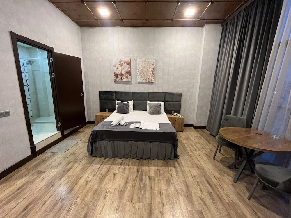 SECRET HOTEL