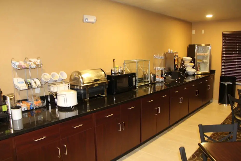 Castle Rock Inn & Suites - Quinter