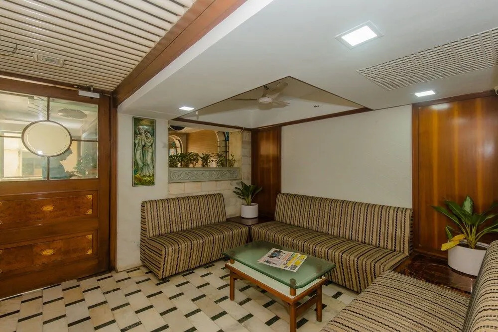 OYO 10248 Hotel Sahar International