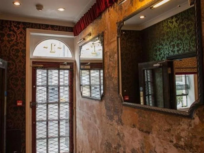 Rough Luxe Hotel