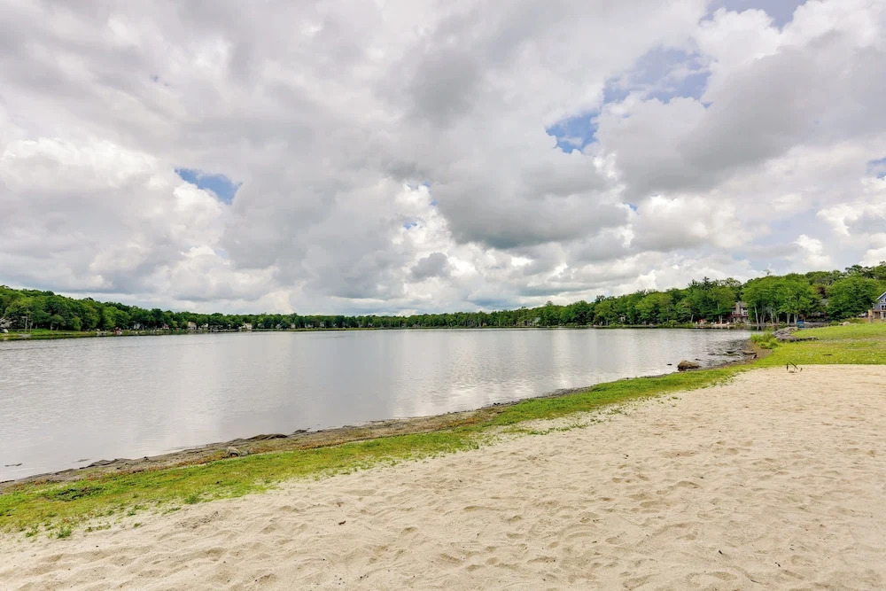 5 Mi to Tobyhanna State Park: Home w/ Game Room!