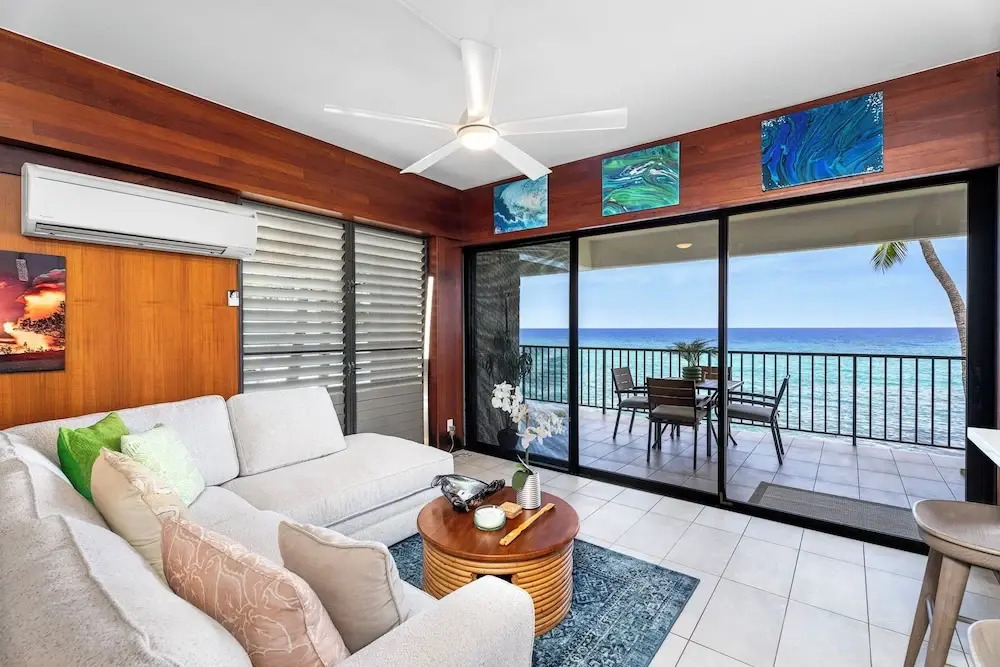 Oceanfront Elegance 2BR w/ Panoramic Views, Pool, Lanai + Concierge - Vrkcv