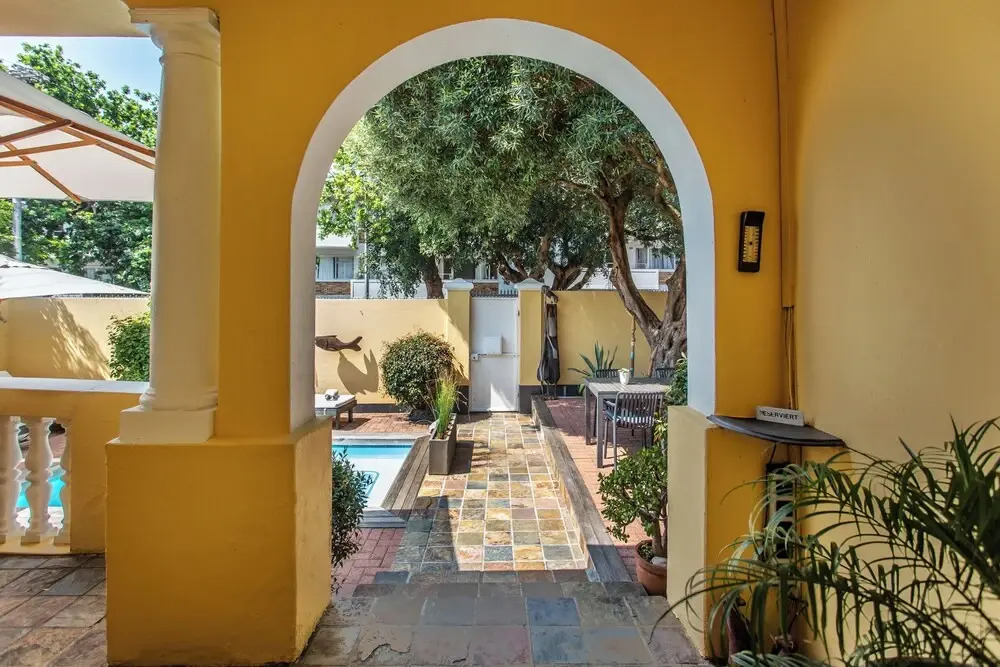 Toms Guest House