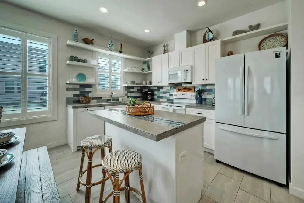 Sleeps 20 2 Homes in Mercer Village w/ Pool Heart of Old Town, Walkable