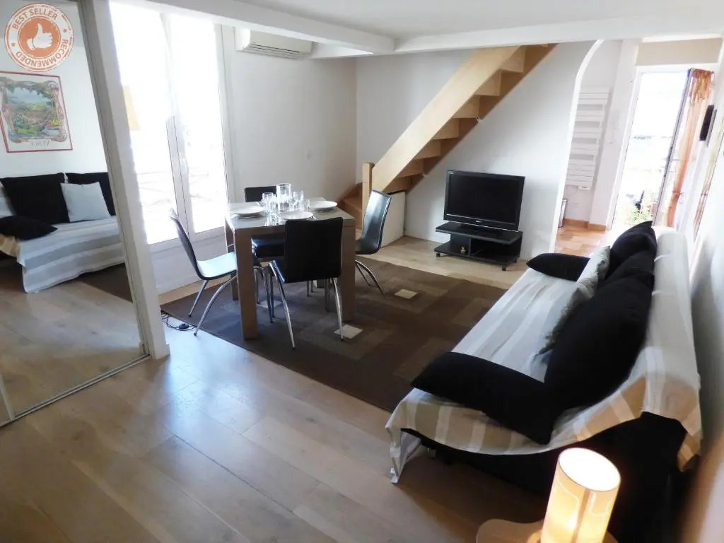 ALC - A523 - 4 min PALAIS AND BEACHES