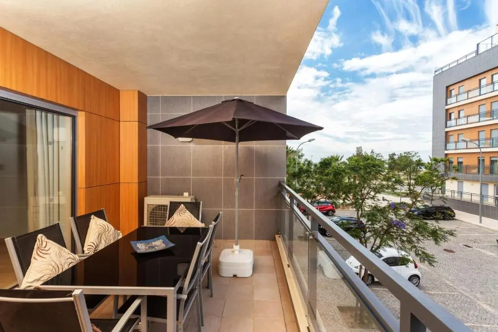 Privilege Apartment Ciboulette with Rooftop Pool, Village Marina - Olhão