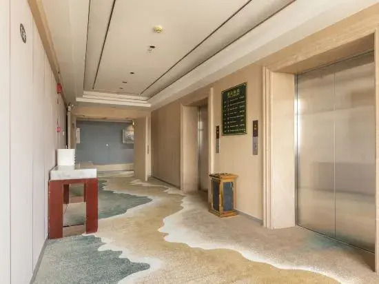 Coconut Rhyme Golden Dragon Hotel (Qionghai Yinhai Road Flagship)