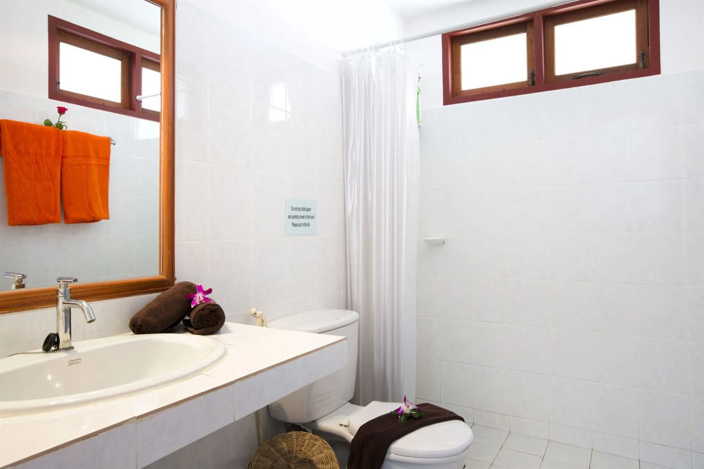 The Cosy Maenam Beach Resort