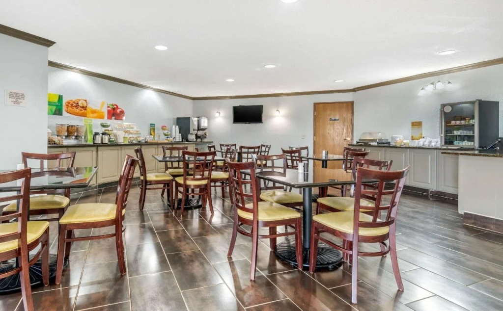 Quality Suites Kansas City International Airport
