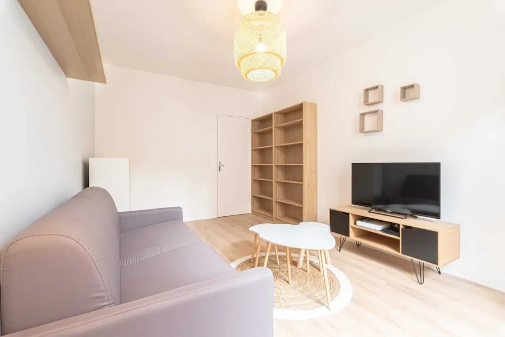 Luminous and Design Appt Close to Paris