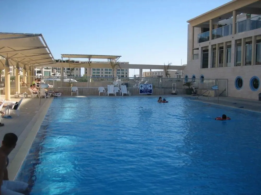 Michelle Suites