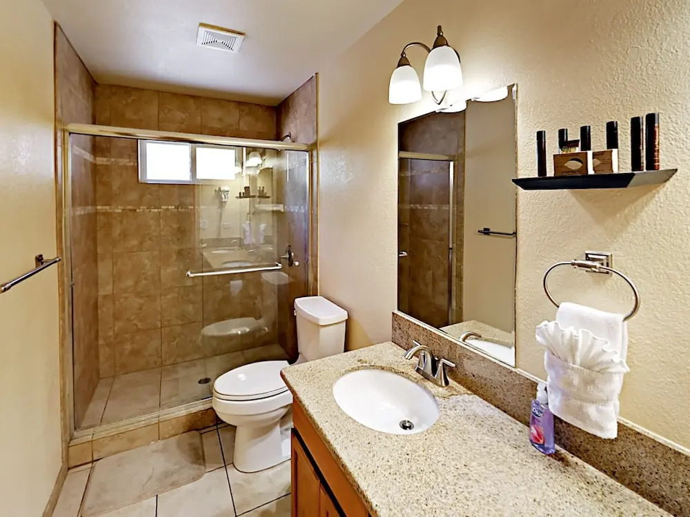 4BR South Tahoe Hot Tub Haven by RedAwning