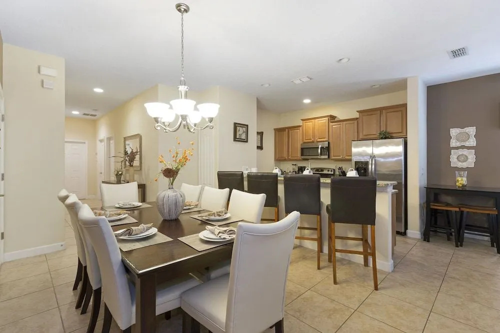 Paradise Palms 8869