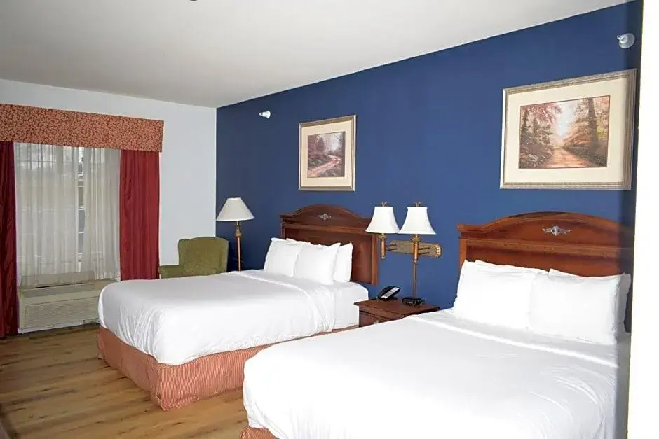 Wingate Suites by Wyndham Youngstown - Austintown