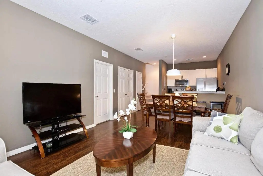 New listing townhouse in gated community sleeps 6 10 min to Disney
