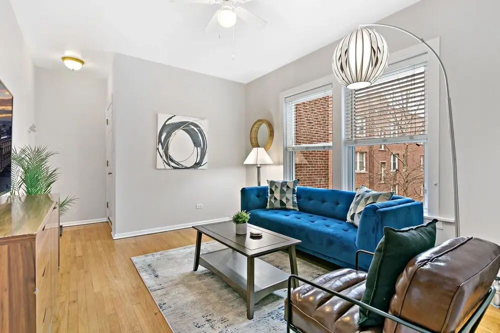 1BR Apt with King Bed in Rogers Park