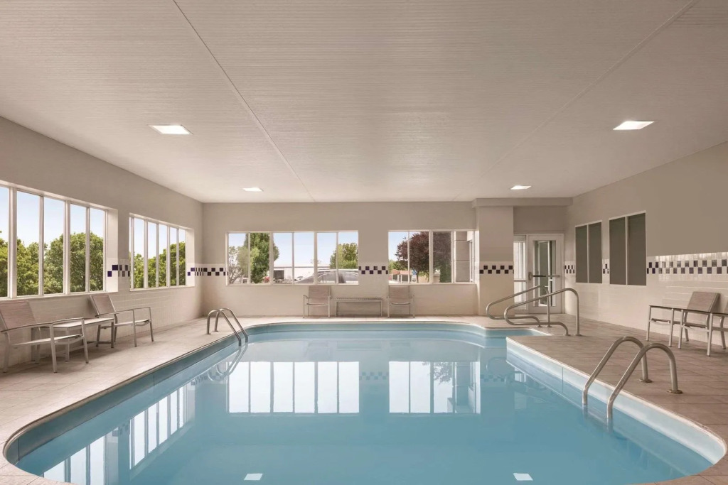 Country Inn & Suites by Radisson, Port Clinton, OH