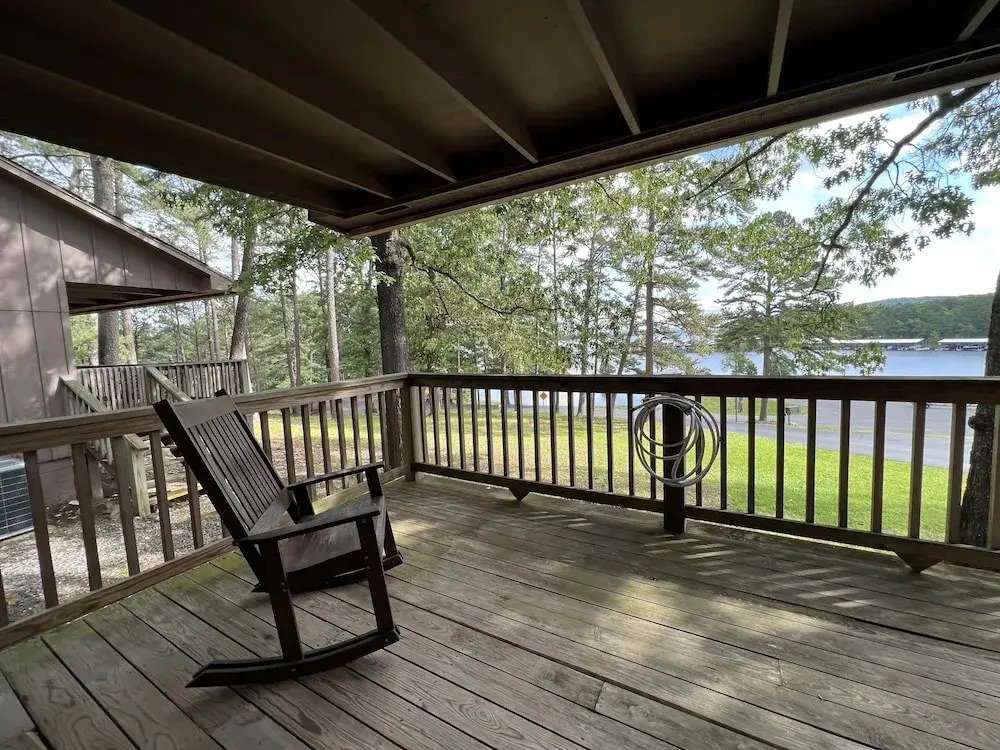 C1 - Mountain Harbor Lodge cottage on Lake Ouachita