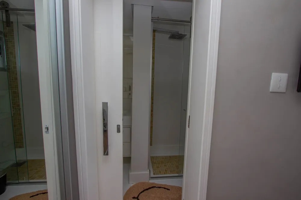 Duplex na Riviera à 70m da praia e próximo ao Shopping.