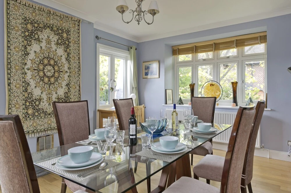 Delightful Apartment in Prime Location Near Hampstead Heath by Underthedoormat