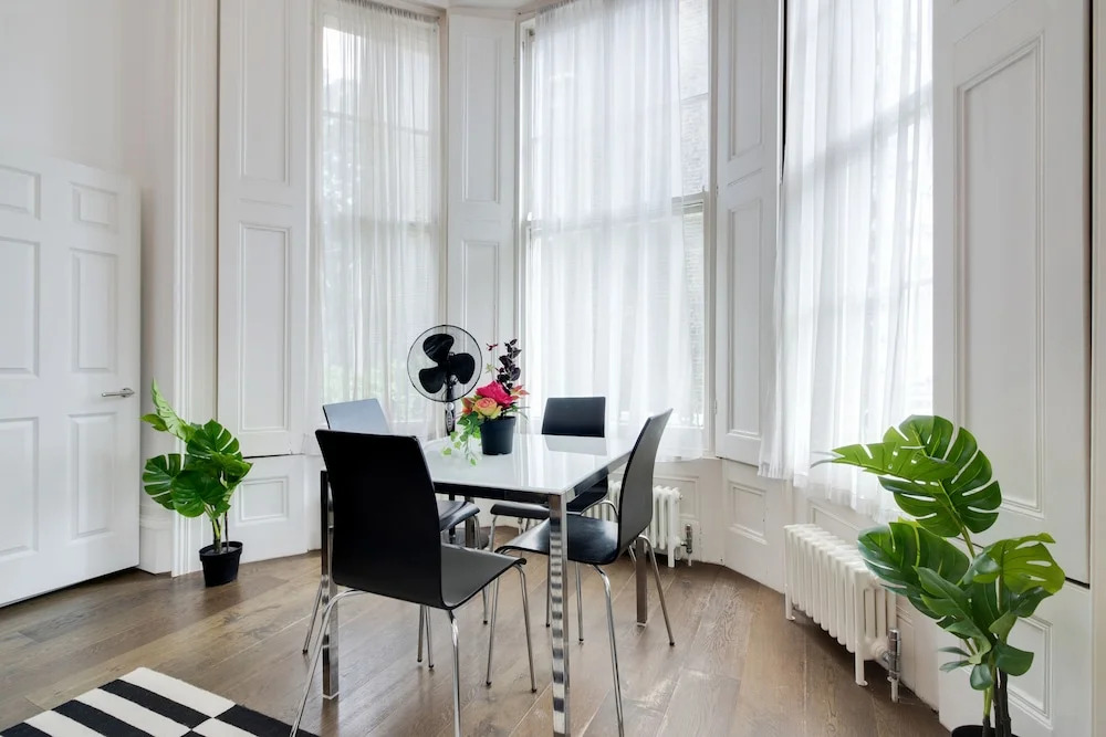 Large Studio Apartment  Central London