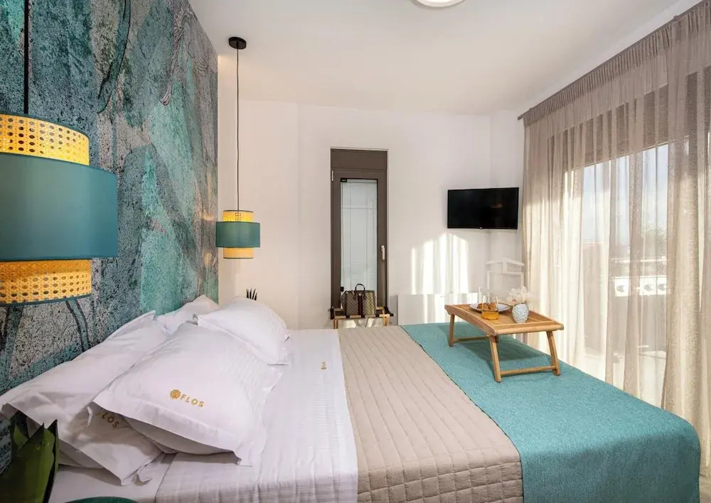 Flos Apartments
