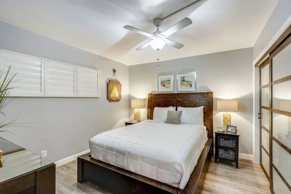 Holiday Surf & Racquet 402 2 Bedroom Condo by RedAwning