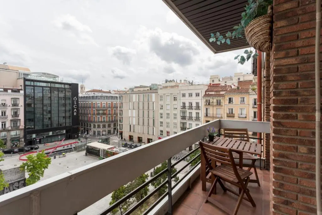 Cozy studio overlooking Pedro Zerolo Square