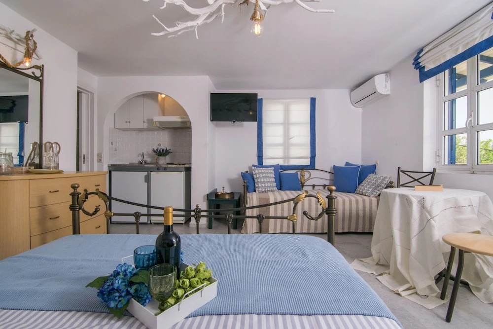 TERRA FOS NAXOS STUDIOS