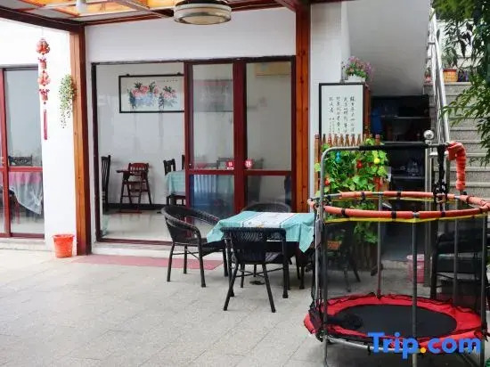 Luxiang Ancient Village Farmhouse
