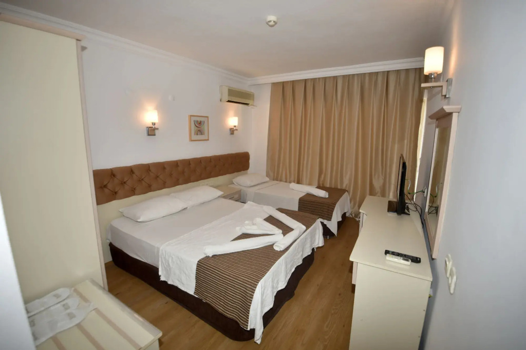 Almena Hotel