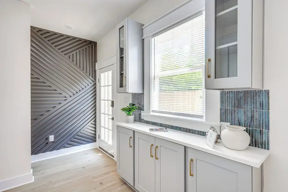1 Mi to Dtwn: Family Home in San Antonio!