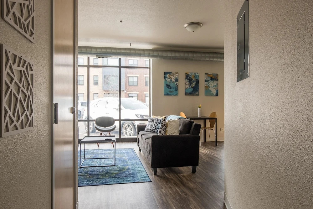 1 BR Apt near Downtown with Laundry by Frontdesk